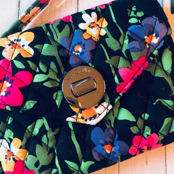 Vera Bradley wallet/wristlet! - Picture 2 of 5